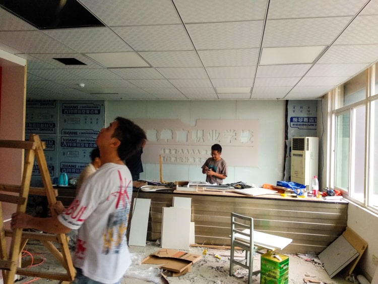 公司前臺形象墻制作_廈門華南職業(yè)學校形象墻圖片